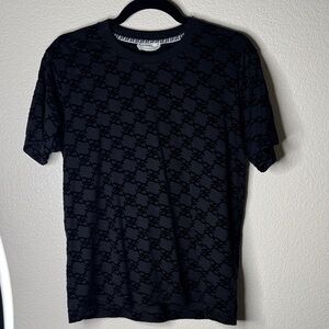 Worn 1x Fendi Tshirt Size Medium with velvet logo
